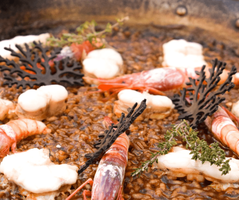 Paella de rape y gamba roja