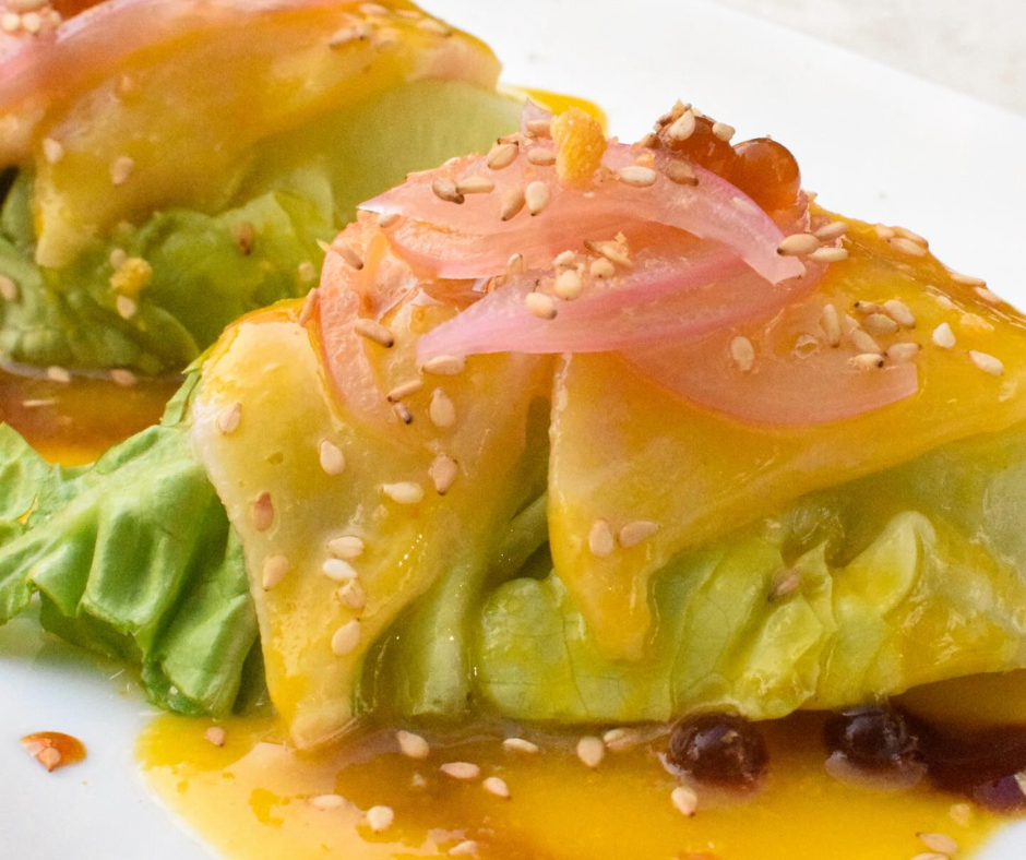 Menú degustació de Sant Valentí a l'Alt Empordà amb aperitius, plats de peix i carn i postres de xocolata, disponible a Solovida Masia & Restaurant.