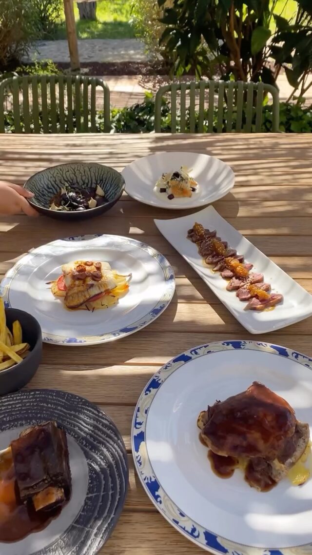 🌸Preparats pel nostre nou Menú per Compartir? Ja el teniu disponible a la nostra masia-restaurant i el podreu disfrutar aquesta Setmana Santa!
.
🫜Un menú elaborat amb productes de proximitat i de temporada!
.
➡️ Busca'l al nostre perfil i descobreix les noves combinacions culinàries que hem elaborat per vosaltres!
.
📲Reserva taula per telèfon o per whatsapp al 683 576 164
.
•••
.
🌸¿Preparados para nuestro nuevo Menú para Compartir? ¡Ya lo tenéis disponible en nuestra masía-restaurante y podréis disfrutarlo esta Semana Santa!
.
🫜Un menú elaborado con productos de proximidad y de temporada
.
➡️ Búscalo en nuestro perfil y descubre las nuevas combinaciones culinarias que hemos preparado para vosotros.
.
📲Reserva mesa por teléfono o por WhatsApp en el 683 576 164
.
•••
.
🌸Êtes-vous prêts pour notre nouveau menu à partager ? Il est désormais disponible dans notre masia-restaurant et vous pourrez en profiter pendant la Semaine Sainte !
.
🫜Un menu élaboré avec des produits locaux et de saison !
.
➡️ Retrouvez-le sur notre profil et découvrez les nouvelles combinaisons culinaires que nous avons préparées pour vous.
.
📲Réservez votre table par téléphone ou par WhatsApp au 683 576 164
.
.
.
.
#restaurantsdegirona #altemporda #empordalovers #restaurantscatalunya #solovidarestaurant