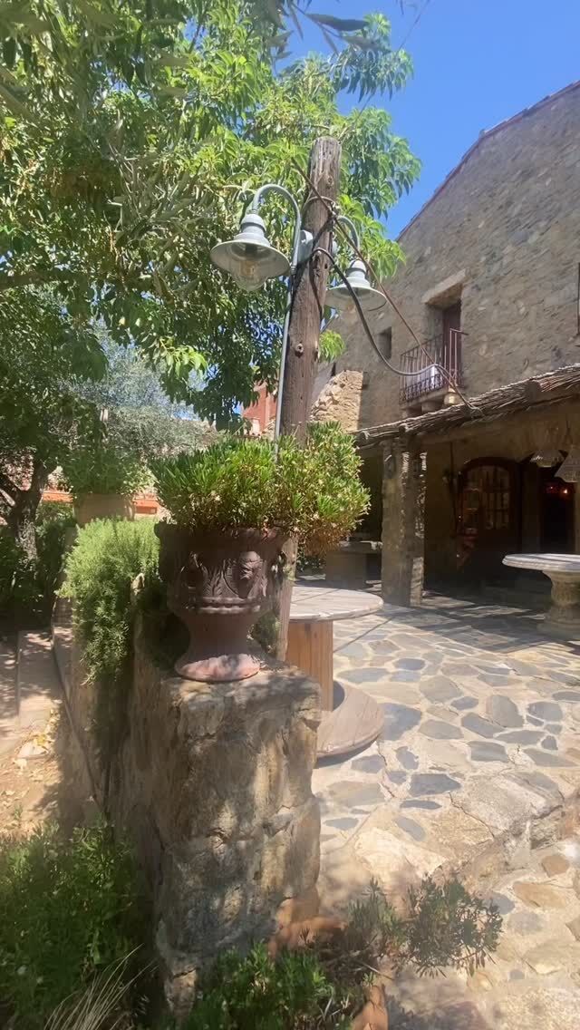 🌸Temps de terrassa i dinars a la fresca ⤵️
.
Començen els dies de primavera!🤍
Tenim preparats per vosaltres uns menús increïbles perquè gaudiu de productes de temporada i proximitat a la nostra idíl•lica masia:
.
1️⃣ Menú de Temporada: Disponible de dimarts a divendres: migdies per 25€ i vespres per 28€; i dissabtes (28€)
.
2️⃣ Menú per Compartir: 42€/persona
.
🔺Al link de la nostra BIO podeu trobar la nostra Carta i els menús que ara mateix tenim disponibles al restaurant!
.
📲Reserva taula per telèfon o per whatsapp al 683 576 164
.
•••
.
🌸 Tiempo de terraza y comidas al aire libre ⤵️
.
¡Empiezan los días de primavera! 🤍
Tenemos preparados para vosotros unos menús increíbles para que disfrutéis de productos de temporada y de proximidad en nuestra idílica masía:
.
1️⃣ Menú de Temporada: Disponible de martes a viernes: mediodías por 25€ y noches por 28€; y sábados (28€)
.
2️⃣ Menú para Compartir: 42€/persona
.
🔺En el enlace de nuestra BIO podéis encontrar nuestra Carta y los menús que ahora mismo tenemos disponibles en el restaurante.
.
📲Reserva mesa por teléfono o por WhatsApp en el 683 576 164
.
.
.
.
#emporda #restaurantsdegirona #altemporda #empordalovers #restaurantscatalunya