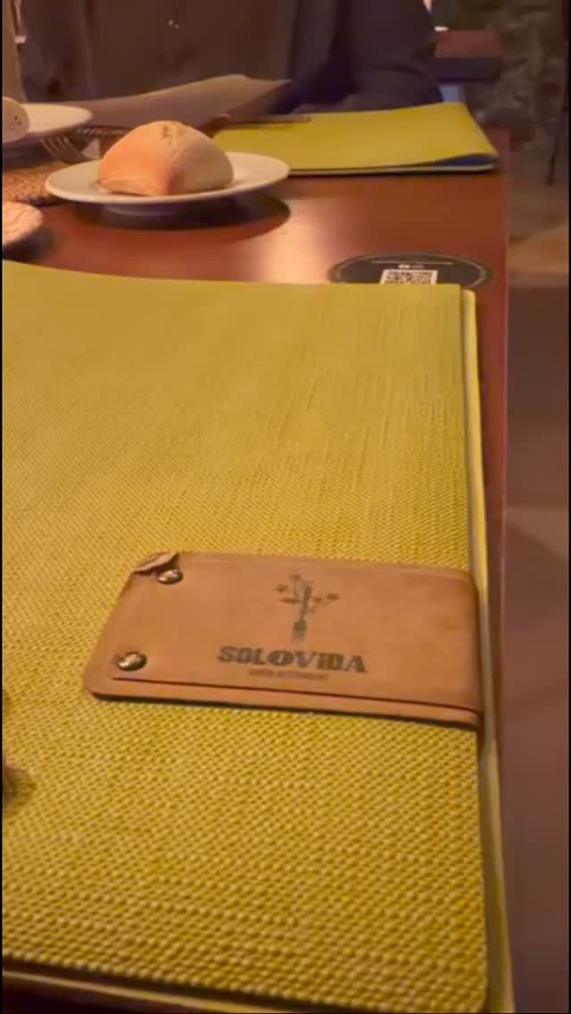 🌷Un dels detalls que ens dóna més satisfacció: Que els clients ens enviïn vídeos i fotos de la seva experiència al nostre restaurant!🤍
.
Perquè no hi ha res més bonic que veure que la nostra feina dóna els seus fruits i les creacions culinàries que ideem dia a dia alegren els nostres comensals!😊
.
Moltes gràcies per aquest magnífic vídeo, @aidayrobert Fins la propera!
.
📸 Al vídeo: el nostre Menú de Temporada, disponible de dimarts a dissabte
.
•••
.
🌷Una de los detalles que nos da más satisfacción: Que los clientes nos manden vídeos y fotos de su experiencia en nuestro restaurante!🤍
.
Porque no hay nada más bonito que ver que nuestro trabajo da sus frutos y las creaciones culinarias que ideamos día a dia alegran a nuestros comensales!😊
.
Muchas gracias por este magnífico vídeo, @aidayrobert ¡Hasta la próxima!
.
📸 En el vídeo: nuestro Menú de Temporada, disponible de martes a sábado